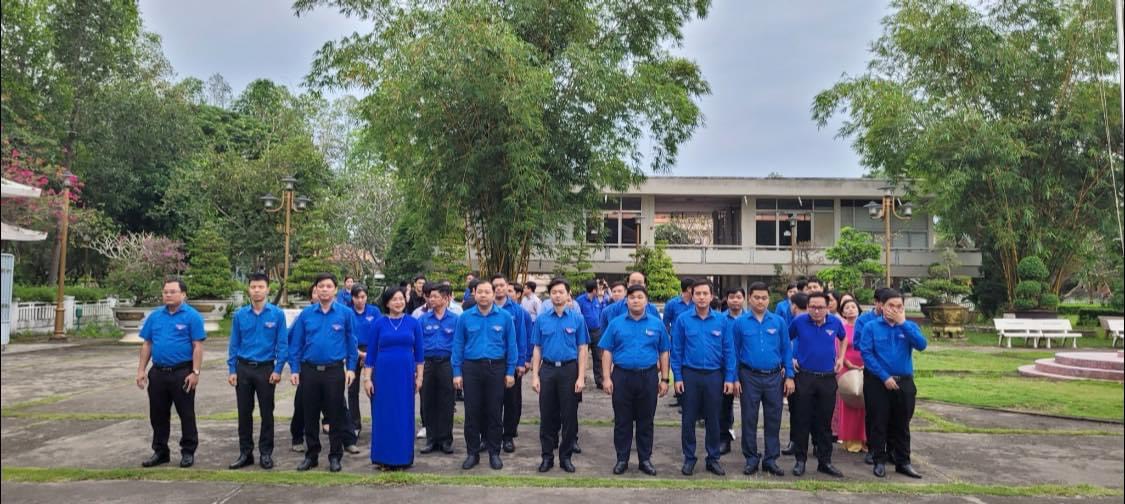 Trung ương đoàn TNCS Hồ Chí Minh tổ chức Lễ bàn giao công trình số hóa các di tích lịch sử và trao tặng bản đồ Việt Nam tại Khu Di tích Nguyễn Sinh Sắc