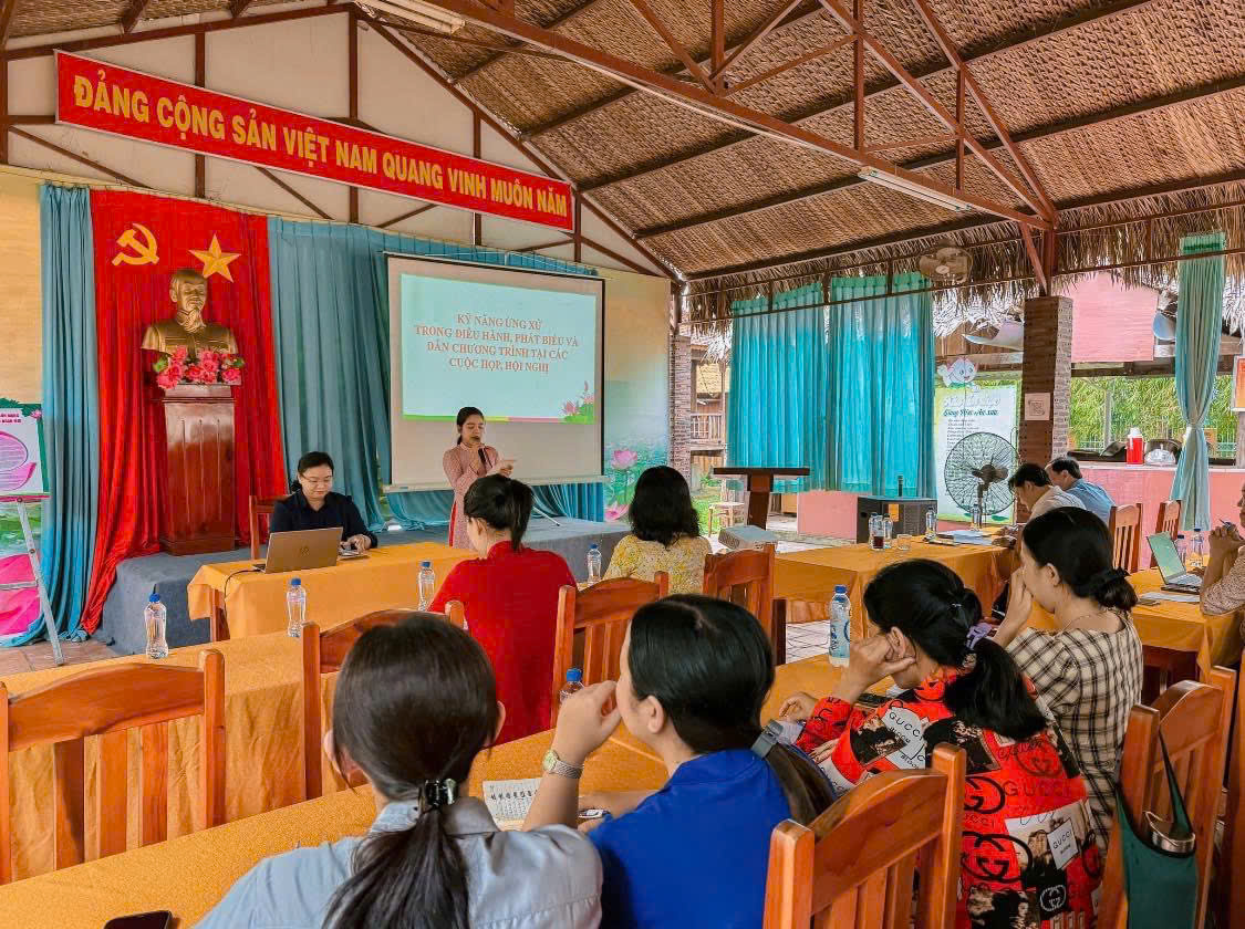 Tập Huấn Kỹ Năng Ứng Xử, Thuyết Minh, Điều Hành và Phát Biểu tại Khu Di Tích Nguyễn Sinh Sắc