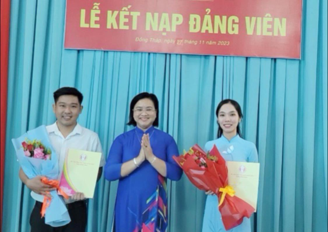 Lễ kết nạp đảng viên mới của Chi bộ Khu Di tích Nguyễn Sinh Sắc