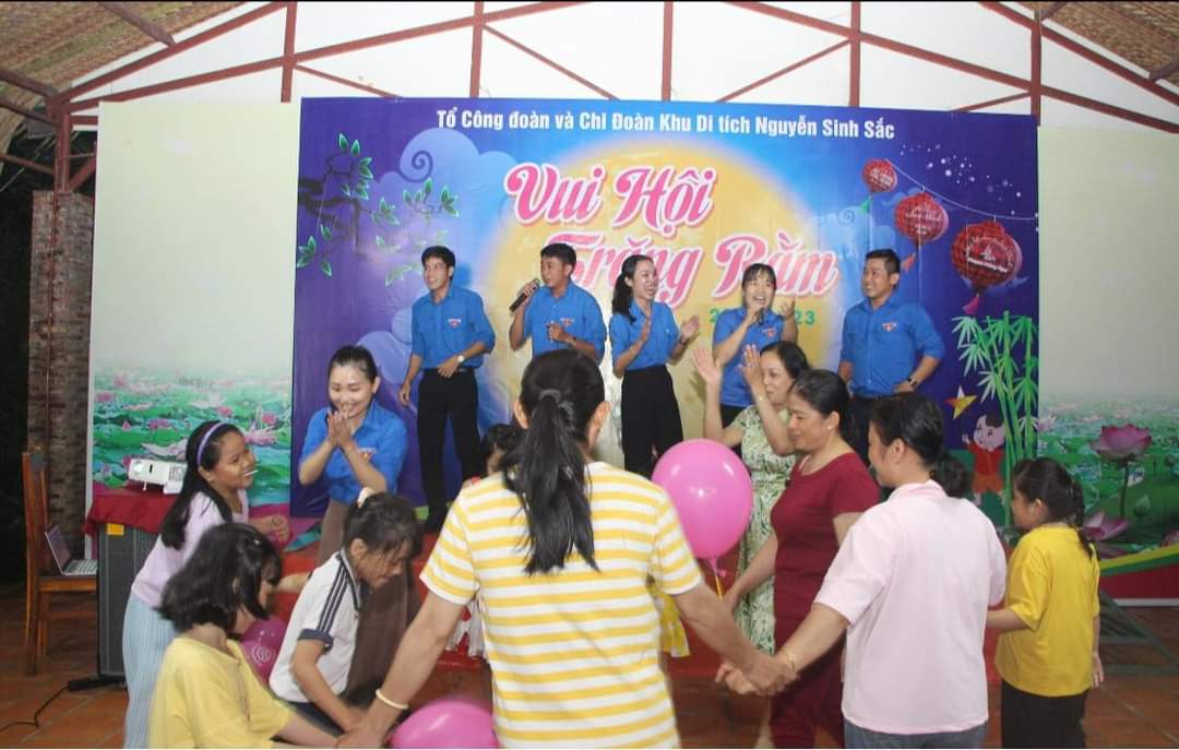 Khu Di tích Nguyễn Sinh Sắc tổ chức Tết Trung thu cho các cháu thiếu nhi năm 2023