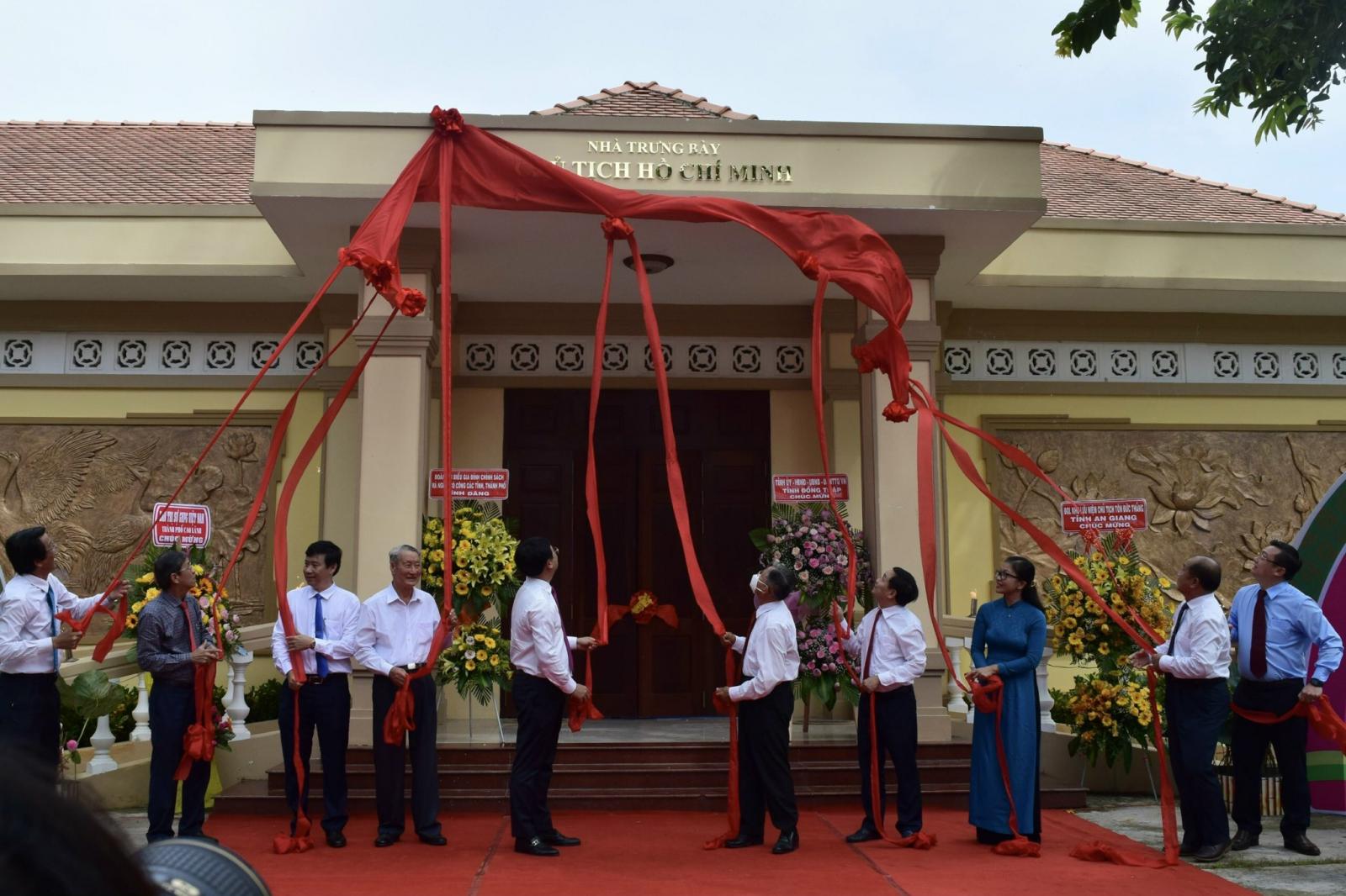 Khánh thành Phòng trưng bày “ Chủ tịch Hồ Chí Minh với cách mạng Việt Nam” trong khuôn viên Khu di tích Nguyễn Sinh Sắc