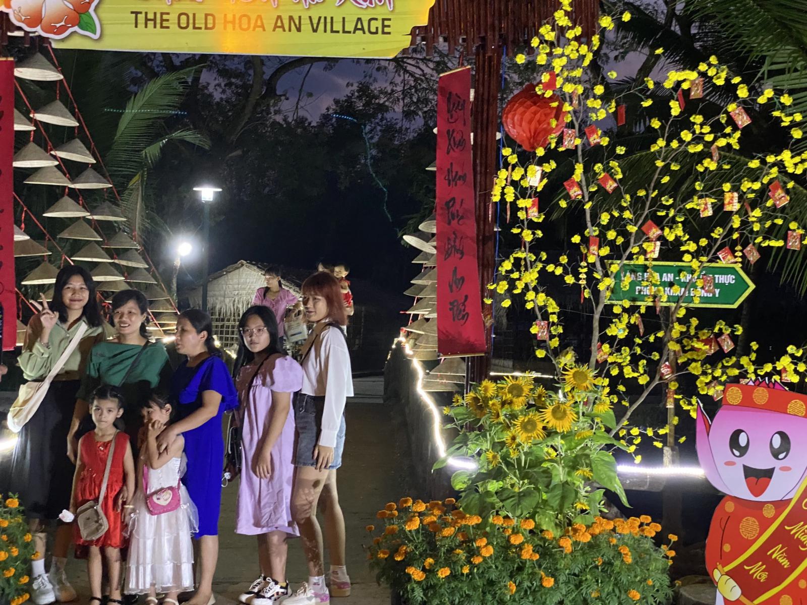 Khu Di tích Nguyễn Sinh Sắc đón tiếp và phục vụ trên 3.000 lượt du khách đến viếng, tham quan dịp Tết Nguyên đán Quý Mão 2023